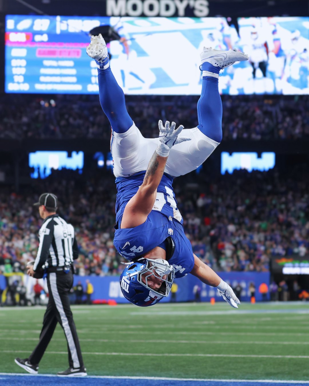 New York Giants quarterback Jaxson Dart sprints for a 20-yard touchdown during the Giants vs Eagles upset at MetLife Stadium on October 9, 2025.