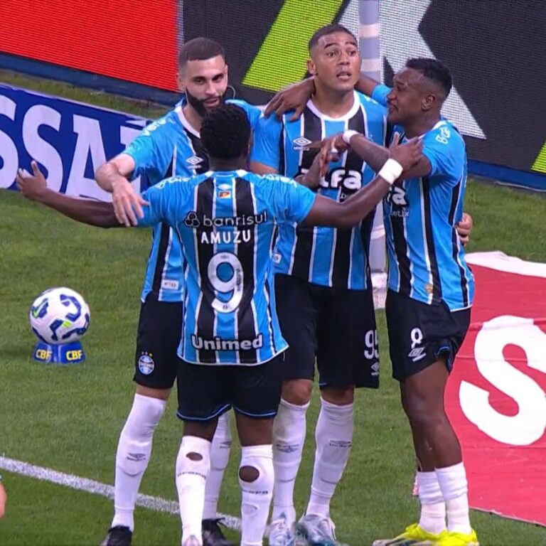Grêmio players celebrate a goal against São Paulo during their 2-0 victory in the Brasileirão 2025 match at Arena do Grêmio.