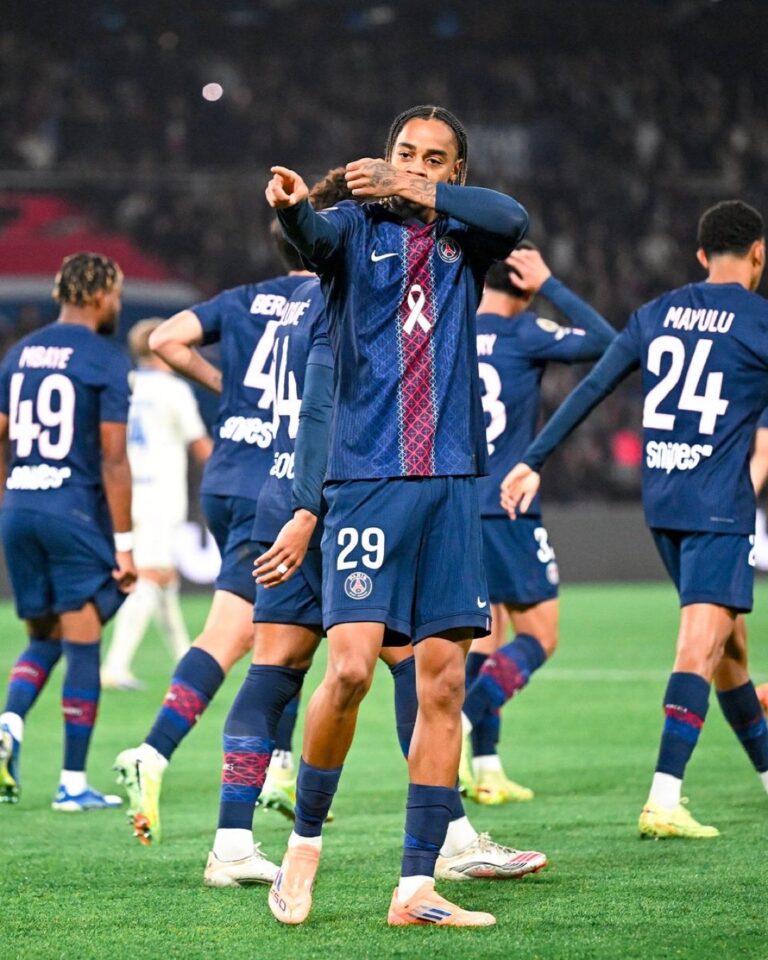 PSG RC Strasbourg match action on the field