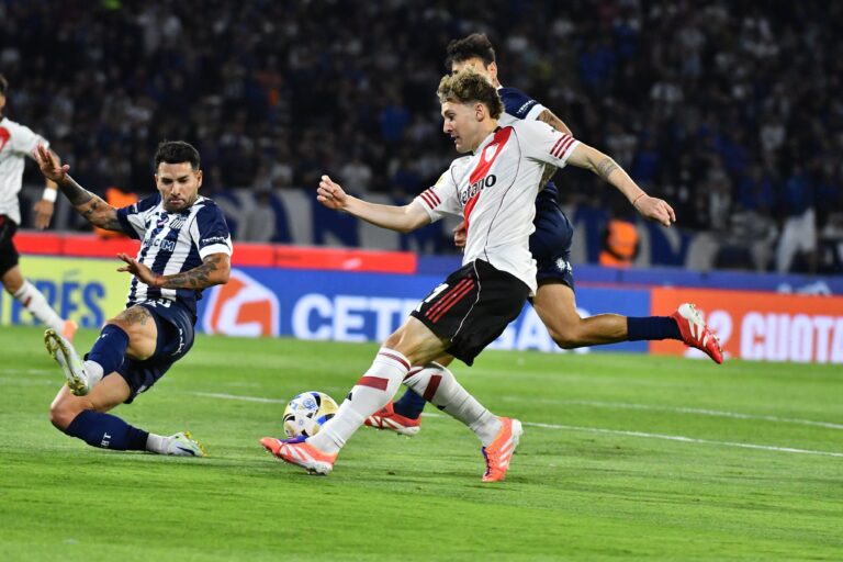 River Plate players celebrate a goal during the Talleres - River Plate match at Mario Alberto Kempes Stadium
