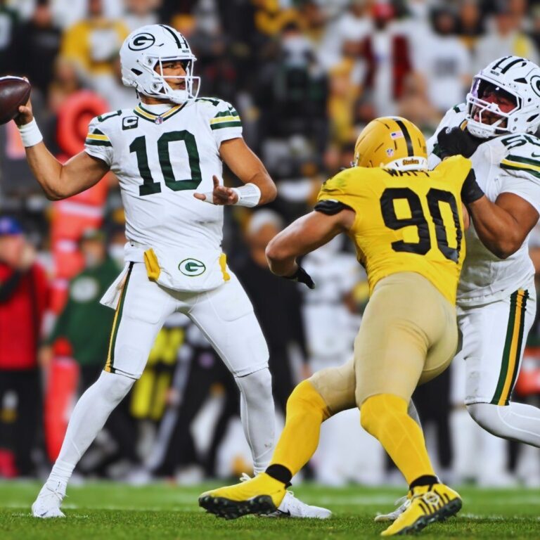 Packers vs Steelers team logos.