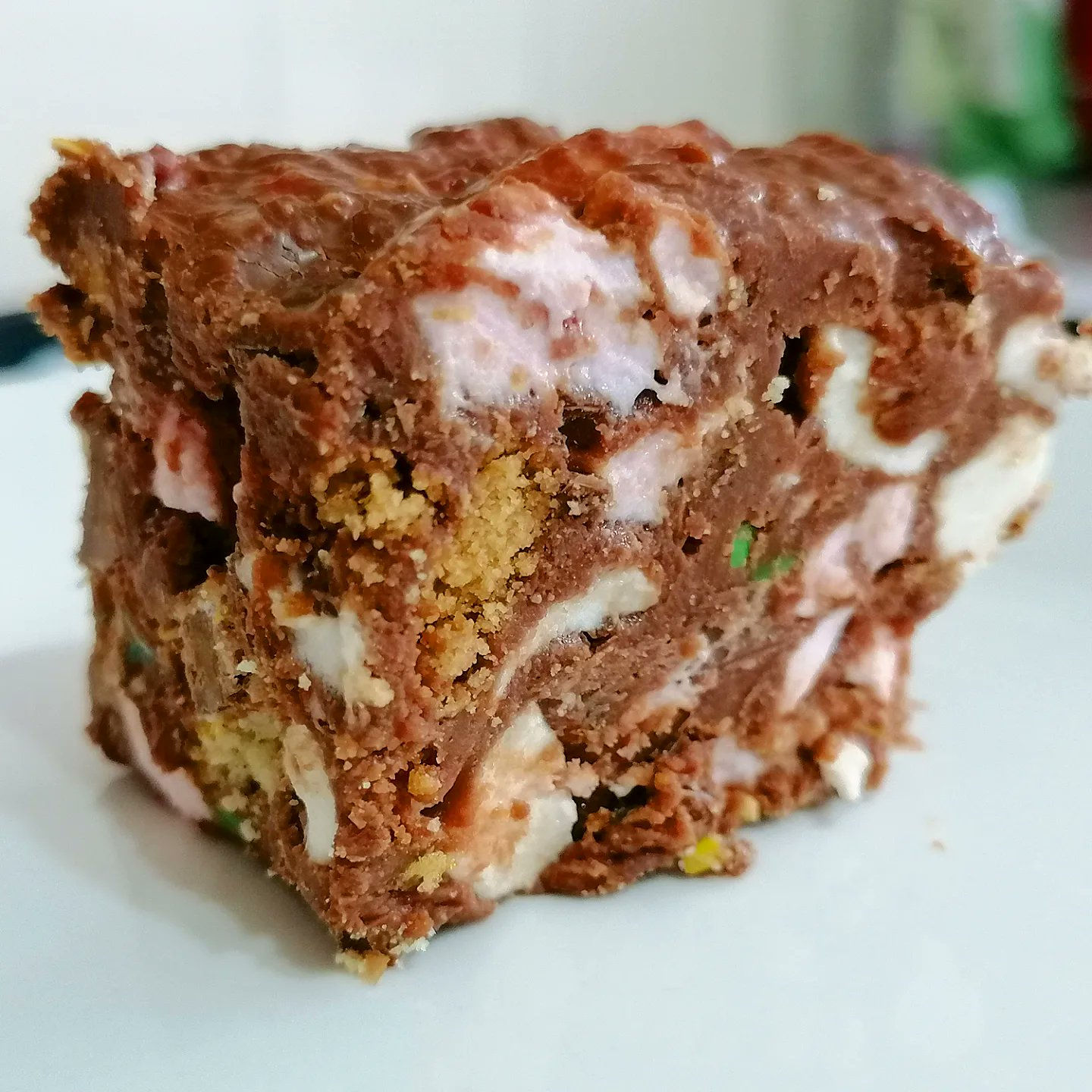 Image showing M&S milk chocolate honeycomb recall notice on product packaging.